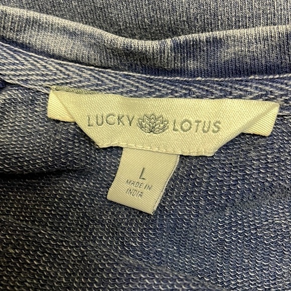 LUCKY lotus embroidered appliquee 3/4 sleeve heavy knit top sz L navy acid wash - Picture 6 of 6